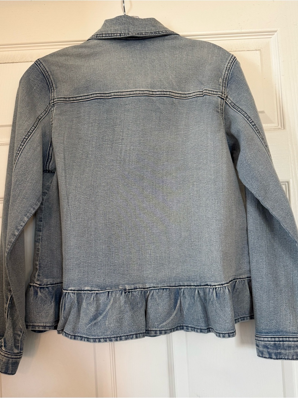 DG2 by Diane Gilman Light Wash Ruffle Hem Denim Jacket Size Small - Picture 2 of 6